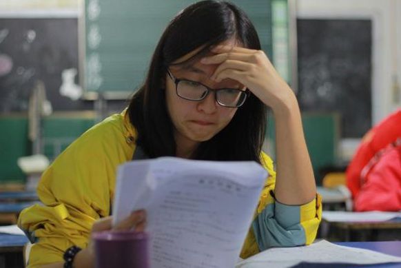 大学女生的“鲸落字体”火了，唯美又可爱，可能比奶酪体还受欢迎