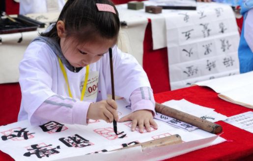 “网红字体”哪家强？柚圆体、奶酪体、鲸落体，都被这种字体打败