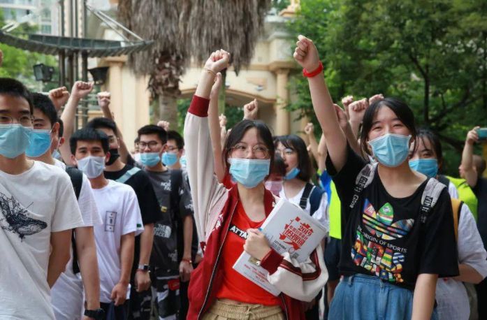 “网红字体”哪家强？柚圆体、奶酪体、鲸落体，都被这种字体打败