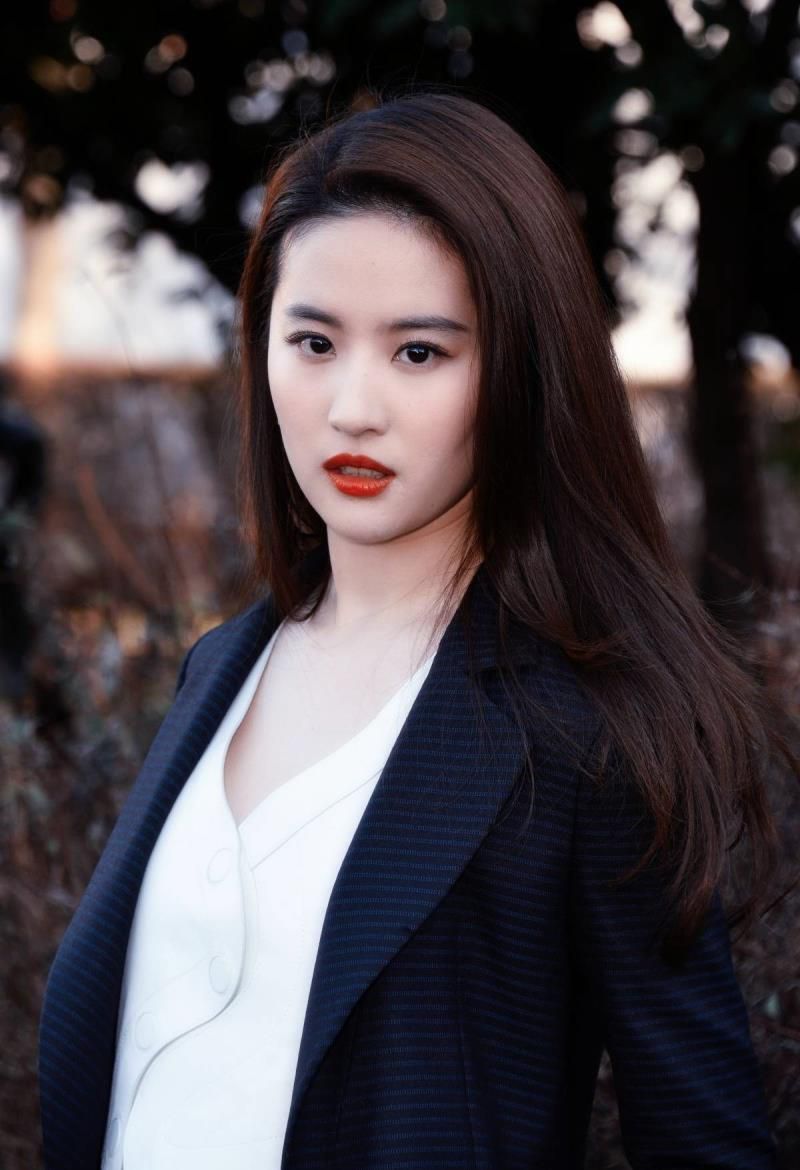 女孩子的脸型有五种，方脸很常见，鹅蛋脸最好看，你是哪种？