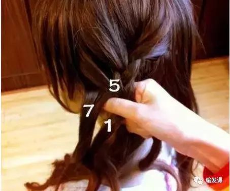 四股辫怎么扎？四股辫编发教程图解