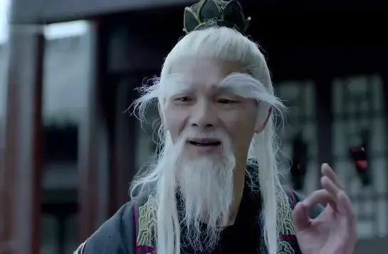 面相学：“麻面青须不可交，两腮无肉大弯腰”，指的是什么？