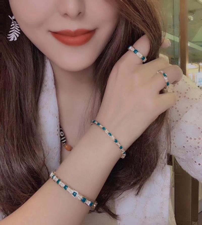 女人戴绿松石的寓意·女人戴绿松石的好处有哪些？