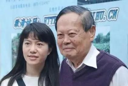 翁帆嫁杨振宁：恩爱17年，为何没生儿女？