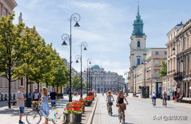 波兰经济超越陕西省，人口3800多万，普通人一月工资多少钱？