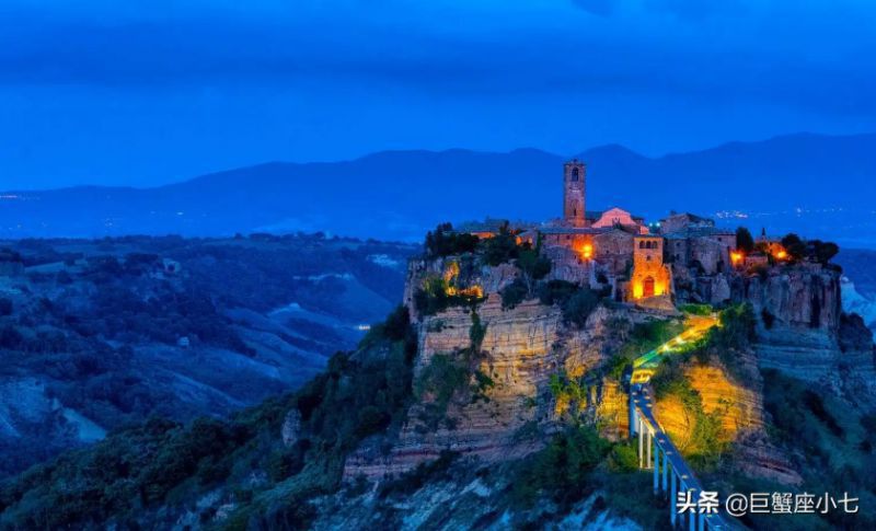 外表温暖，内心冰冷的星座，有时候被爱情所困，却始终清醒