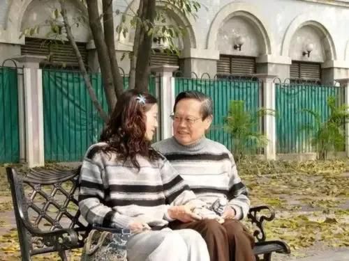 翁帆嫁杨振宁：恩爱17年，为何没生儿女？