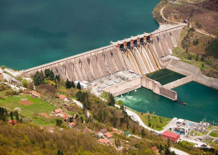 大型风力发电机一台造价多少钱，山上大型风力发电机多少钱一台