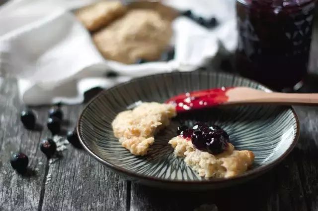 黑加仑和葡萄的区别图片，黑加仑完整树图片