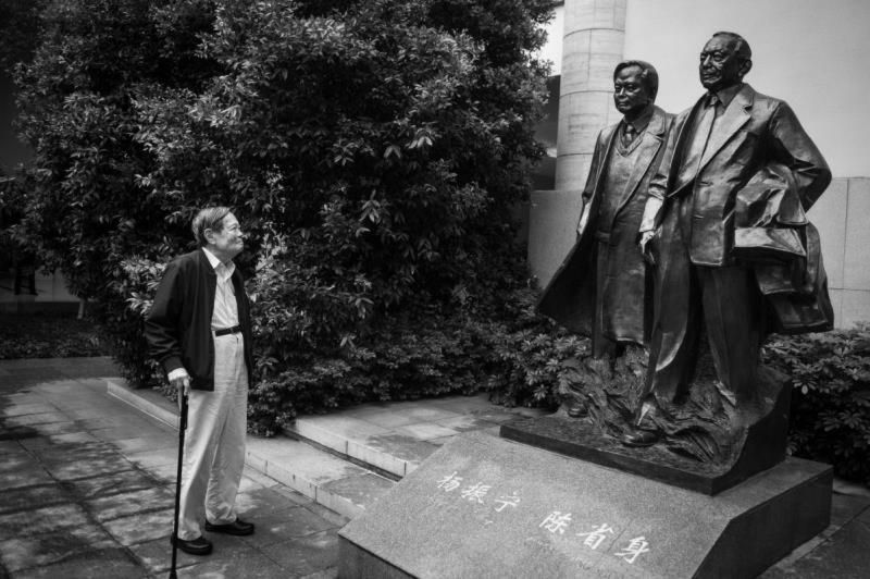 比爱因斯坦称智商高的中国人智力低，中国人的聪明都用在了什么地方