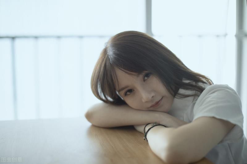 摩羯座不回消息要不要找他她，摩羯男聊着突然不回复了