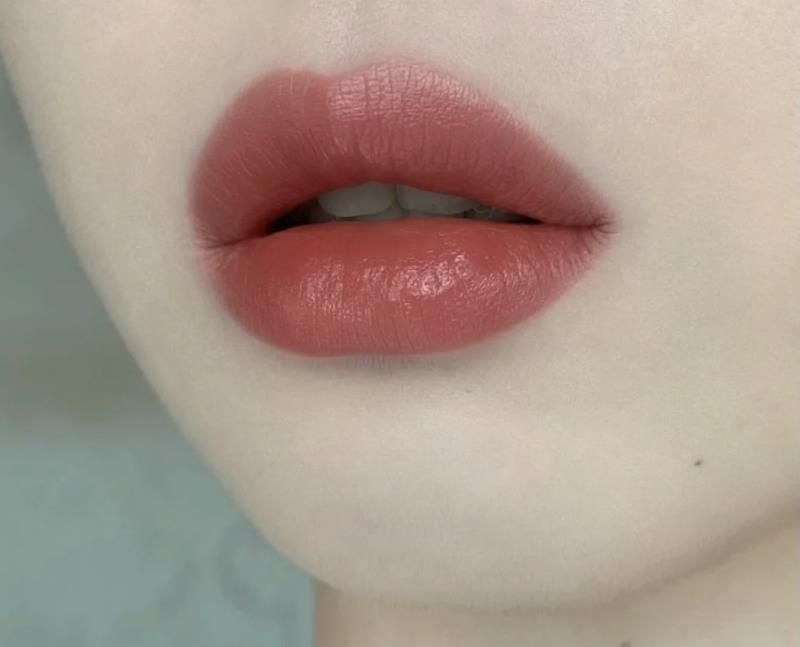 最适合素颜的5种口红色号2020，素颜最自然的口红颜色