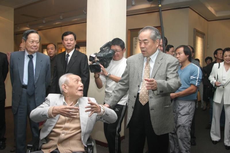 比爱因斯坦称智商高的中国人智力低，中国人的聪明都用在了什么地方