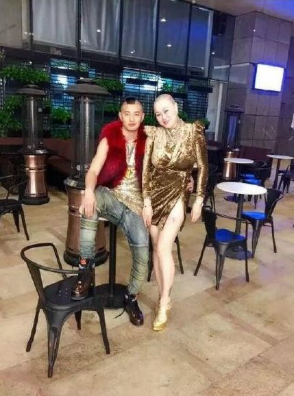 2019年，浙江富婆公开征婚，扬言结婚送宾利，如今她结婚了么？