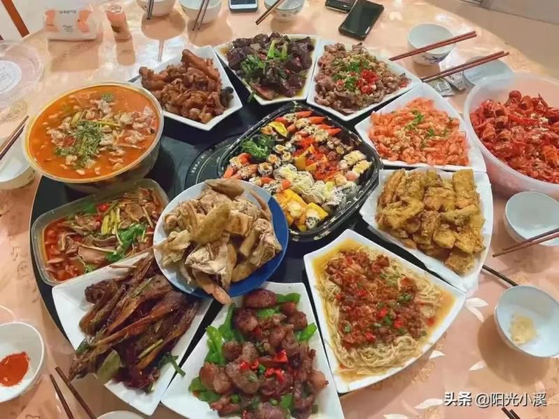 孩子过生日，每年婆婆都是给200元红包，我妈都是给600