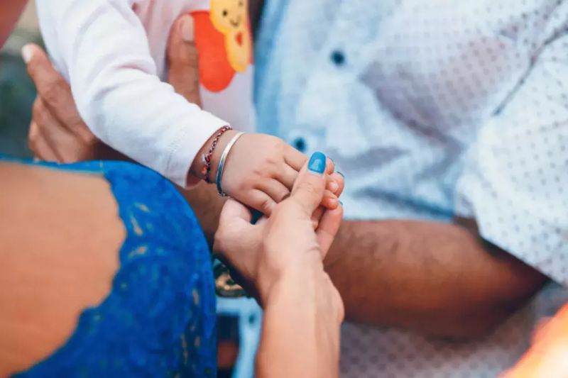 为什么面善的人招小孩喜欢？小孩和成人一样，会根据面相判断人