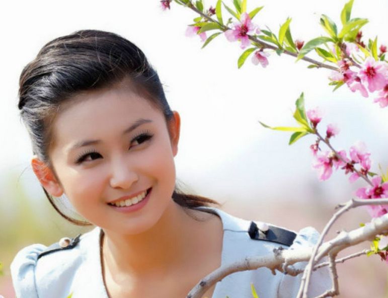 属啥生肖的人，注定能靠异性贵人发财，桃花越旺钱越多