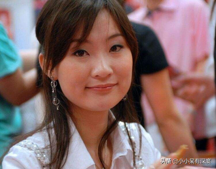祁隆泪点太低，他常泪洒直播平台，他与妻子乐凡，俩人已经离婚？
