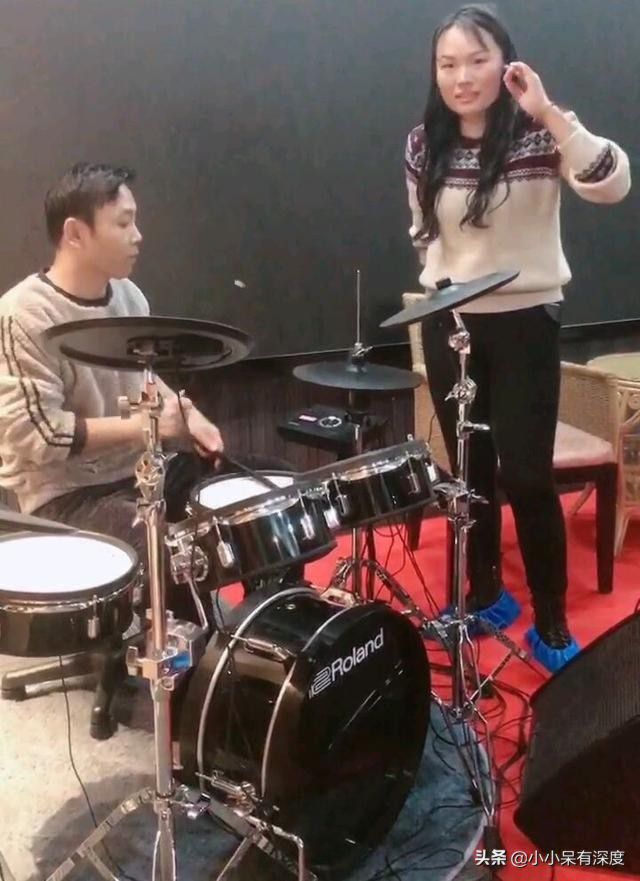 祁隆泪点太低，他常泪洒直播平台，他与妻子乐凡，俩人已经离婚？