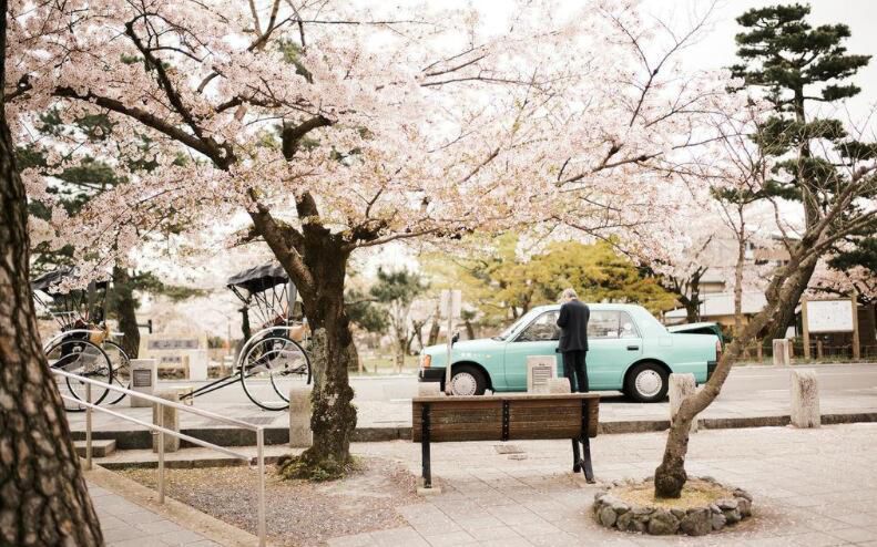 天谕塔罗：水瓶座2022年下半年运势，内心有芥蒂，感情基础不牢固