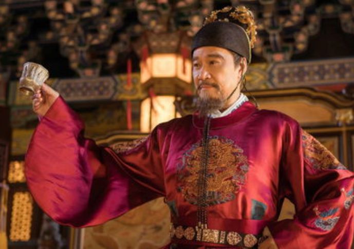 日月角骨很明显的人图片多吗,日月龙虎骨厉害还是龙角骨