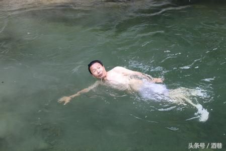 梦到游泳是什么意思周公解梦,女人梦见自己游泳是什么预兆