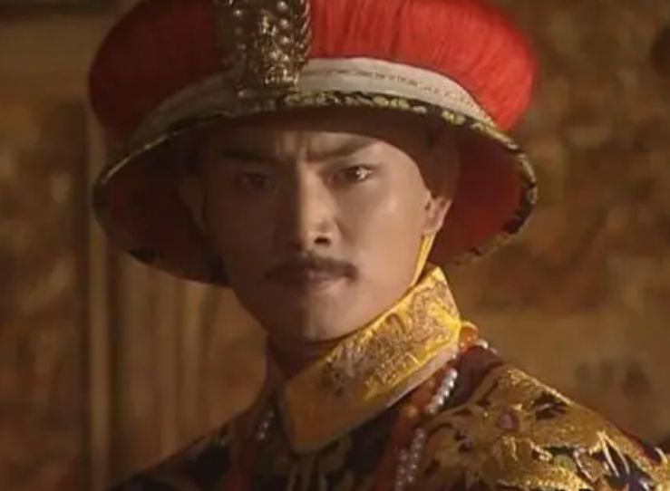 日月角骨很明显的人图片多吗,日月龙虎骨厉害还是龙角骨