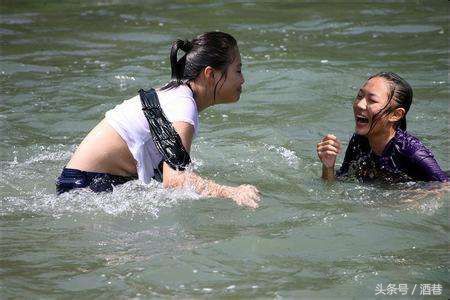 梦到游泳是什么意思周公解梦,女人梦见自己游泳是什么预兆