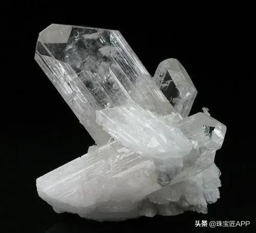 可怜的“背锅”侠？赛黄晶宝石多少钱一克拉
