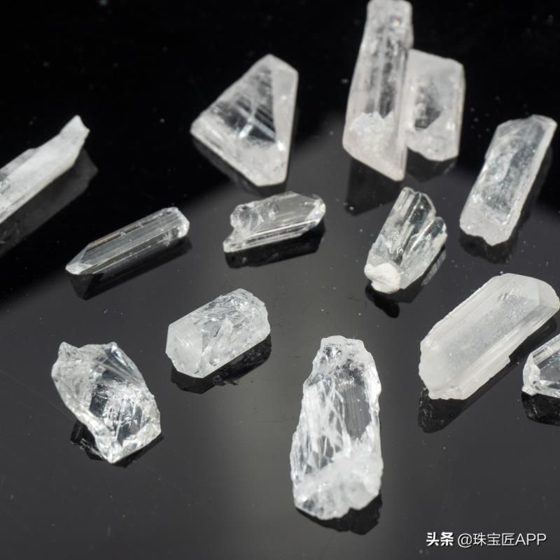 可怜的“背锅”侠？赛黄晶宝石多少钱一克拉