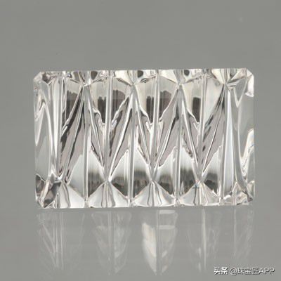 可怜的“背锅”侠？赛黄晶宝石多少钱一克拉