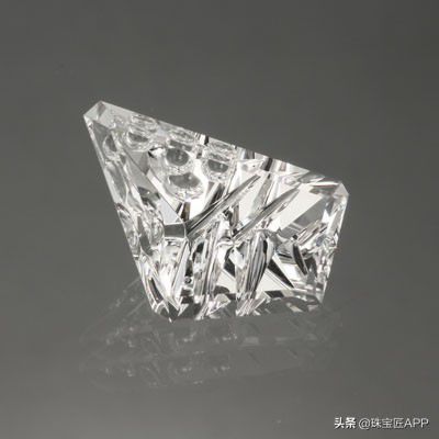 可怜的“背锅”侠？赛黄晶宝石多少钱一克拉