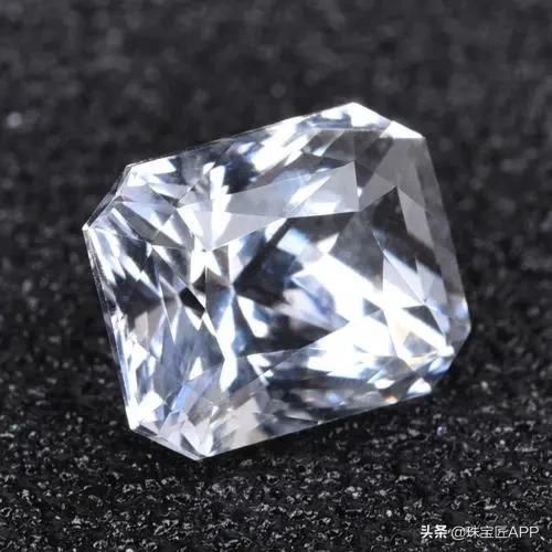 可怜的“背锅”侠？赛黄晶宝石多少钱一克拉