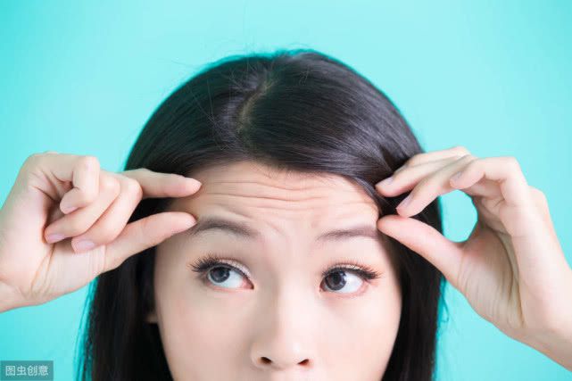 女人印堂发黑图片怎样改善， 女人印堂发黑图片