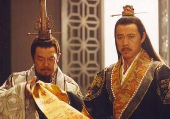 日月角骨很明显的人图片多吗，日月角骨很明显的人图片多吗，