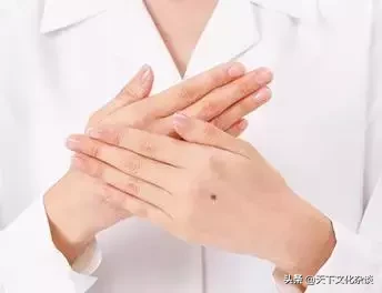 女人手指粗短是什么命运，  女人手指粗短是什么命