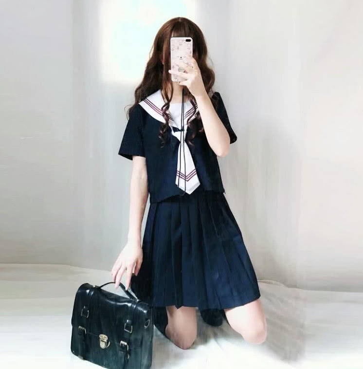 心理测试：选一款最美校服，测你在男生心中的魅力指数