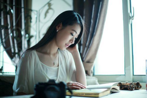智商高的女人外貌特征，脑子转得快的女人特征