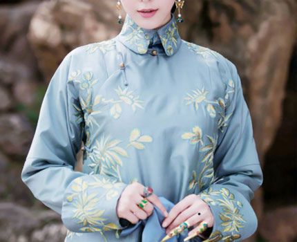 女人脚底板长痣的痣相图解，女人右脚底有痣的命运图