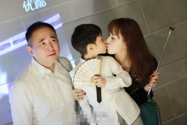 属狗女人几月出生旺夫运势,属狗女几月生是富婆命