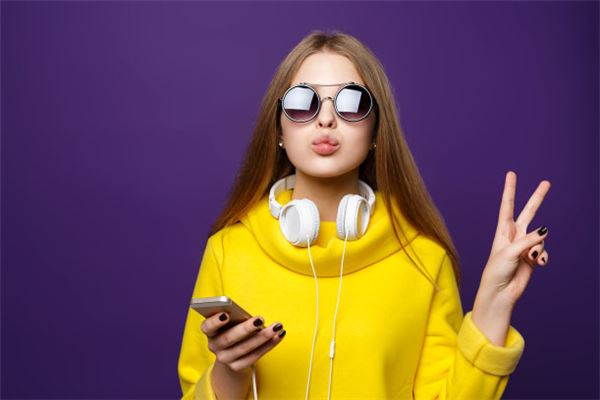 女人下巴有痣好不好图片，不要娶下巴有痣的女人