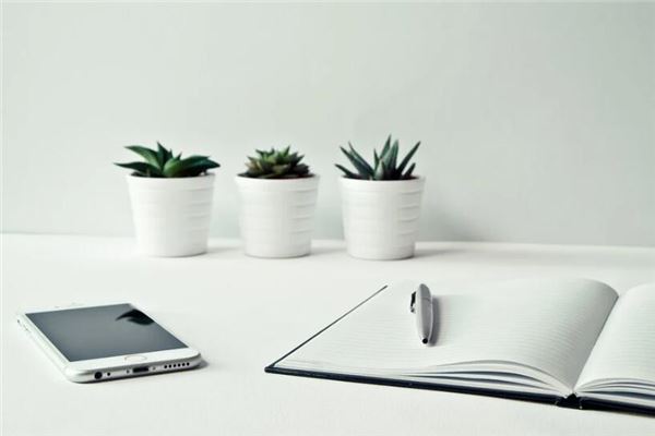 办公室桌子的摆放风水，办公桌摆放风水正确图