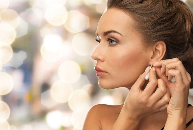 女人戴耳环的风水禁忌图片，女人戴耳环的寓意