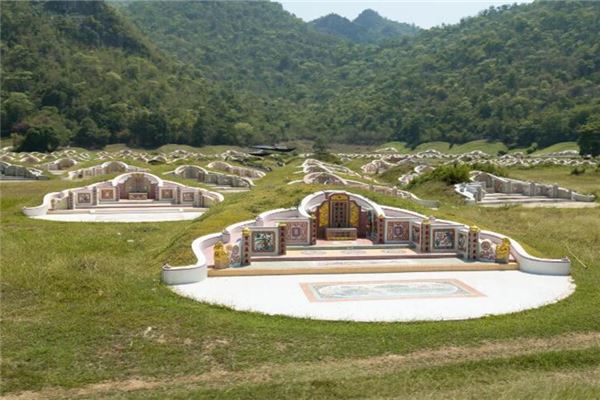 好的祖坟风水几年见效,中国风水最好的墓地在哪里 好的祖坟风水几年见效,中国风水最好的墓地在哪里