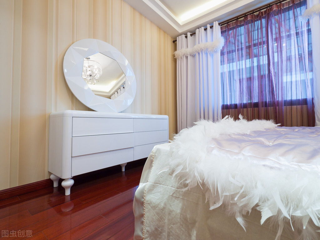 房间镜子摆放禁忌对着门，穿衣镜放在哪最旺风水