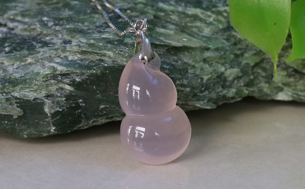 水晶葫芦的风水作用与禁忌，什么属相不能挂葫芦