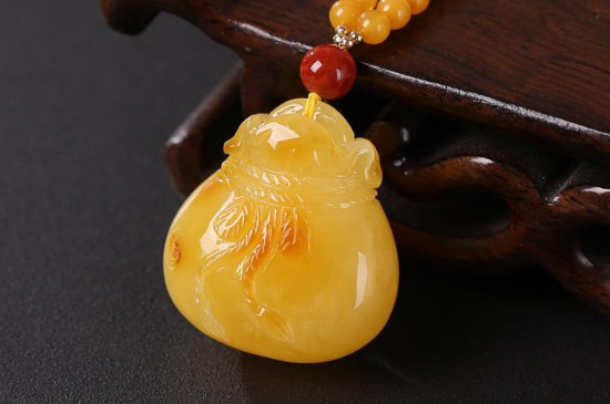 哪些属相不适合戴蜜蜡项链,蜜蜡认主人的表现 哪些属相不适合戴蜜蜡项链,蜜蜡认主人的表现