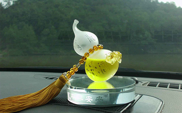 水晶葫芦的风水作用与禁忌，什么属相不能挂葫芦