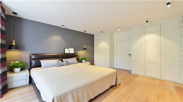 房间床的位置摆放看风水，活人睡东西死人睡南北