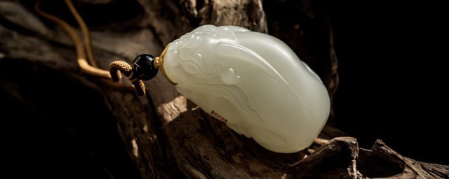 摆放小物件客厅放什么好，客厅隔断柜风水摆件